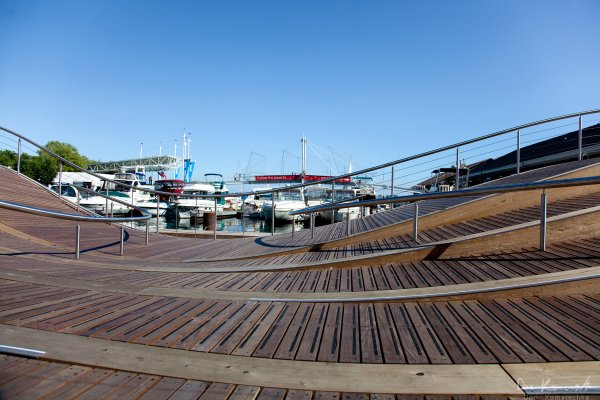 Curvy docks