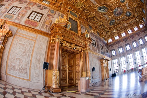 Fisheye Golden Room